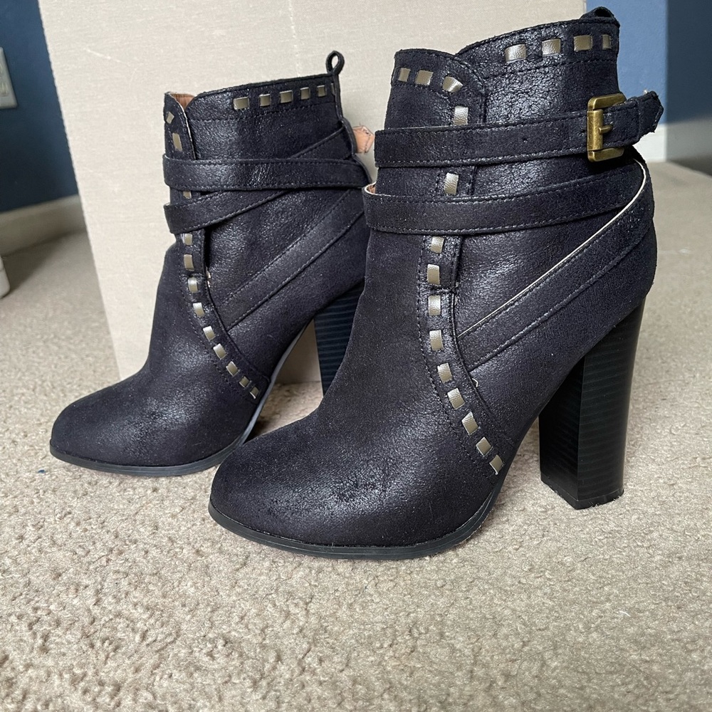 Venus Wrap Stitch Detail Booties